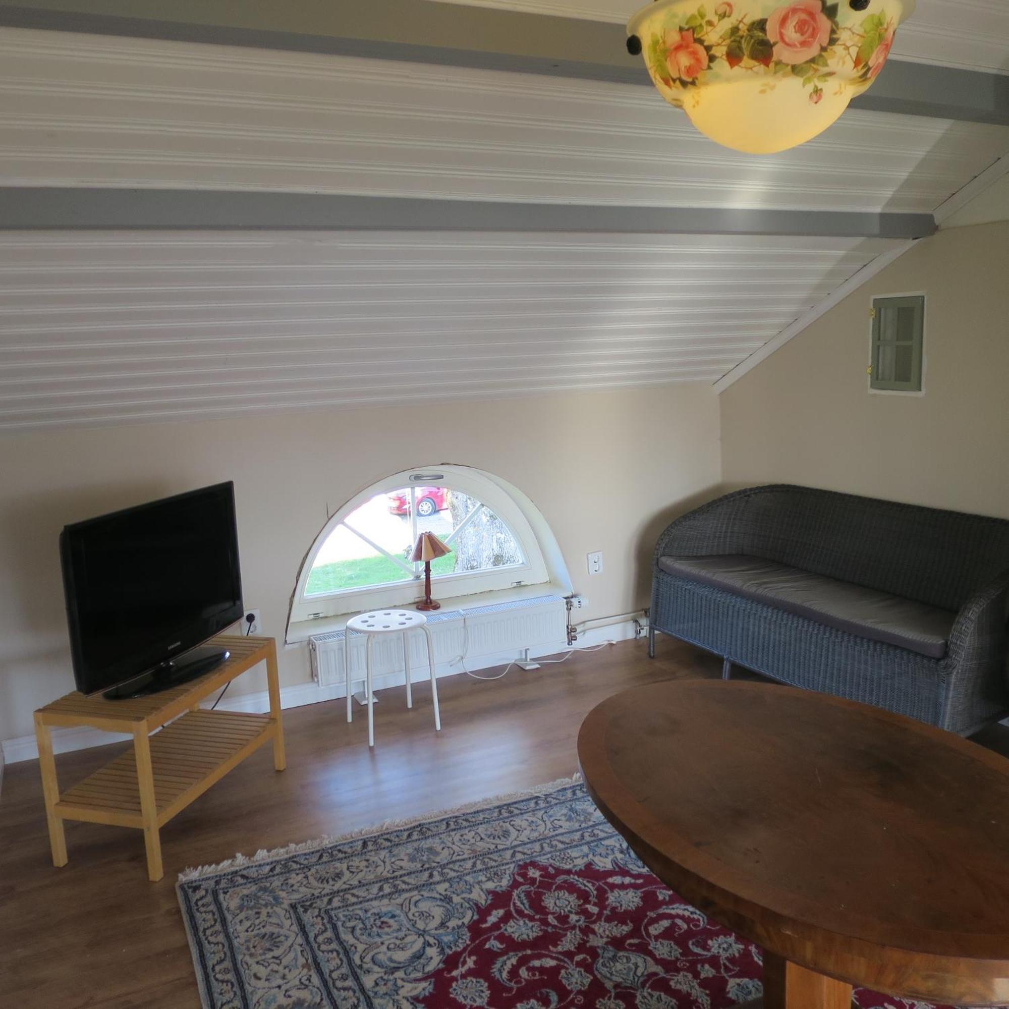 Kumla  Huldas Gard Villa Med Sjaelvhushall מראה חיצוני תמונה